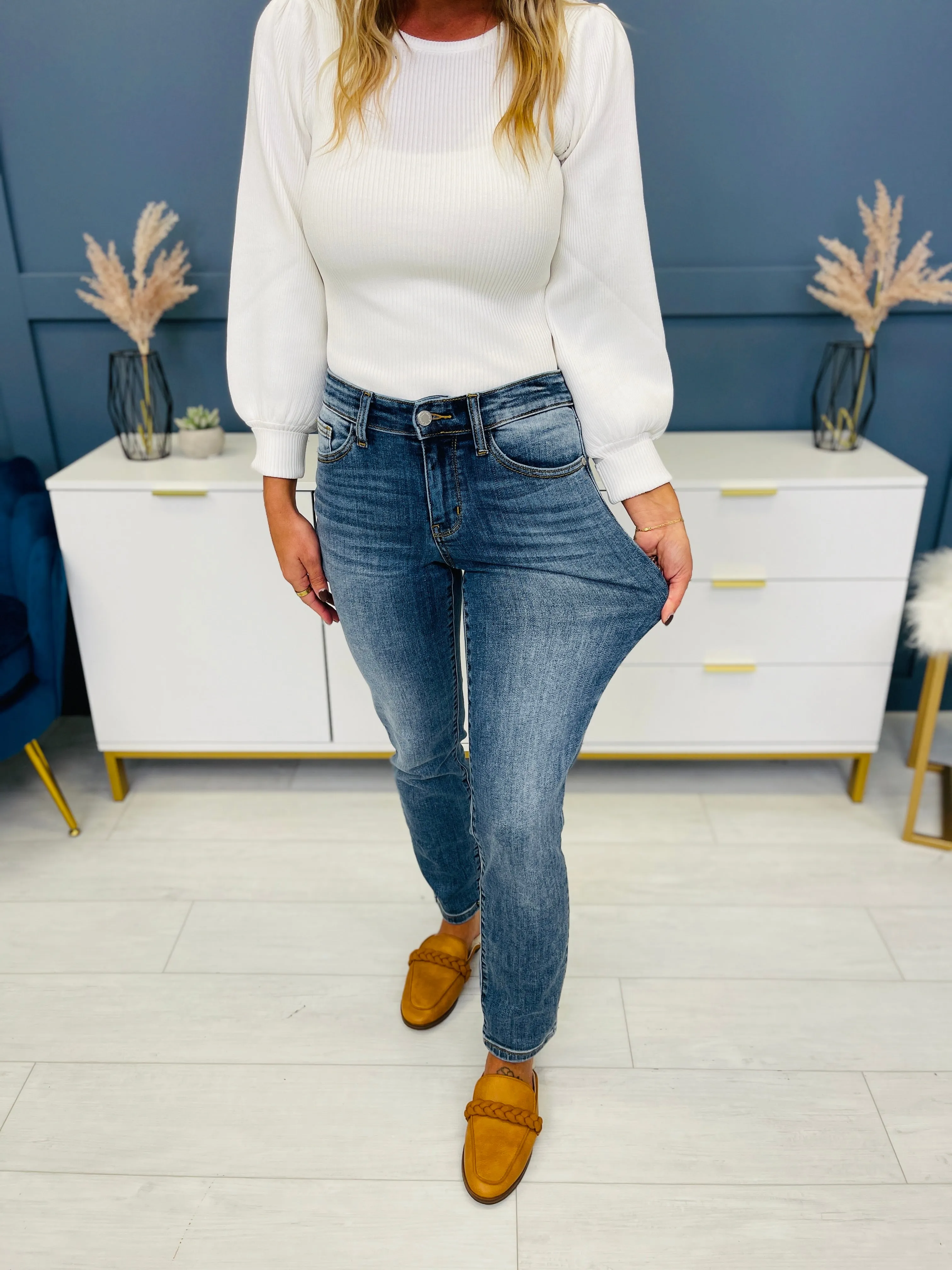 Judy Blue Plus/Reg Instant Classic Midrise Slim Fit Jeans RESTOCK!