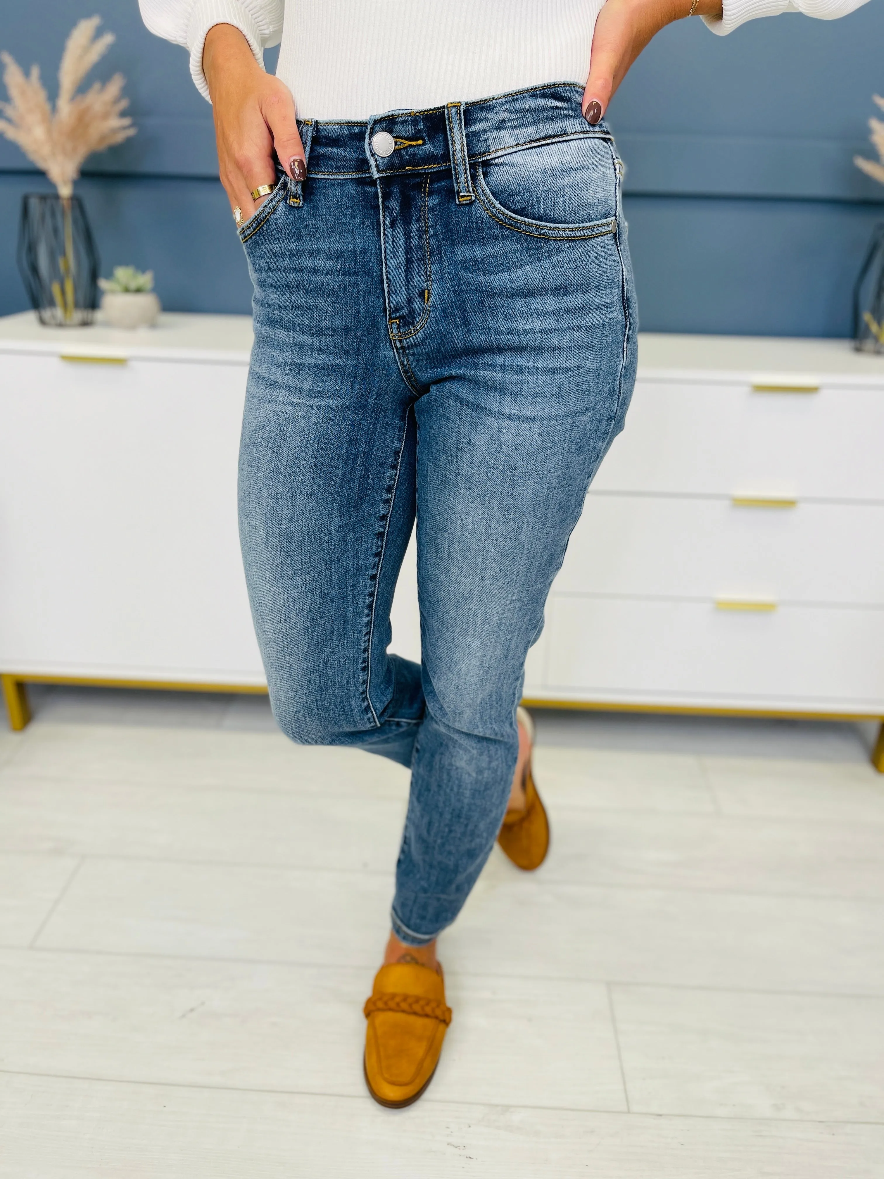 Judy Blue Plus/Reg Instant Classic Midrise Slim Fit Jeans RESTOCK!