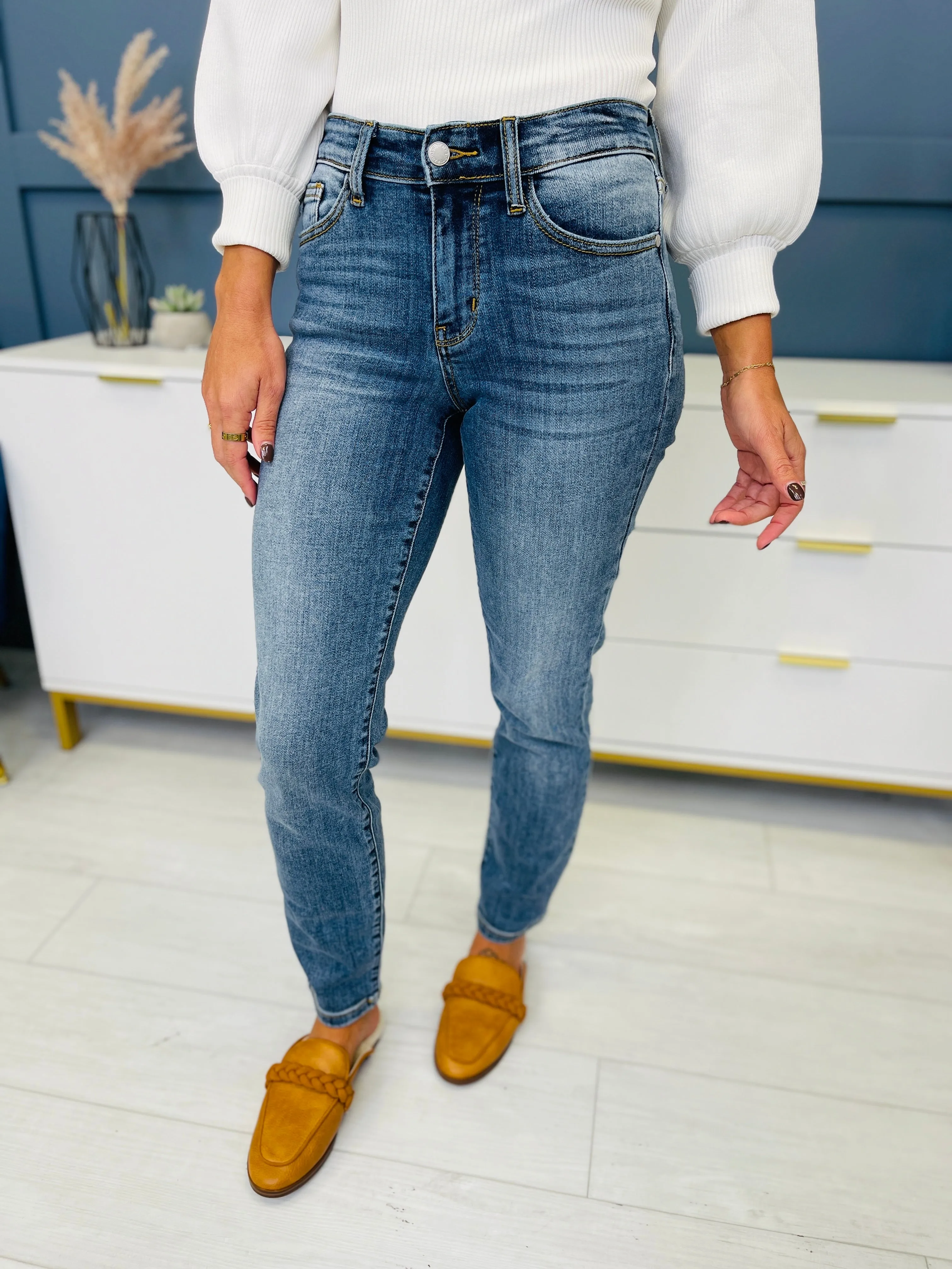 Judy Blue Plus/Reg Instant Classic Midrise Slim Fit Jeans RESTOCK!