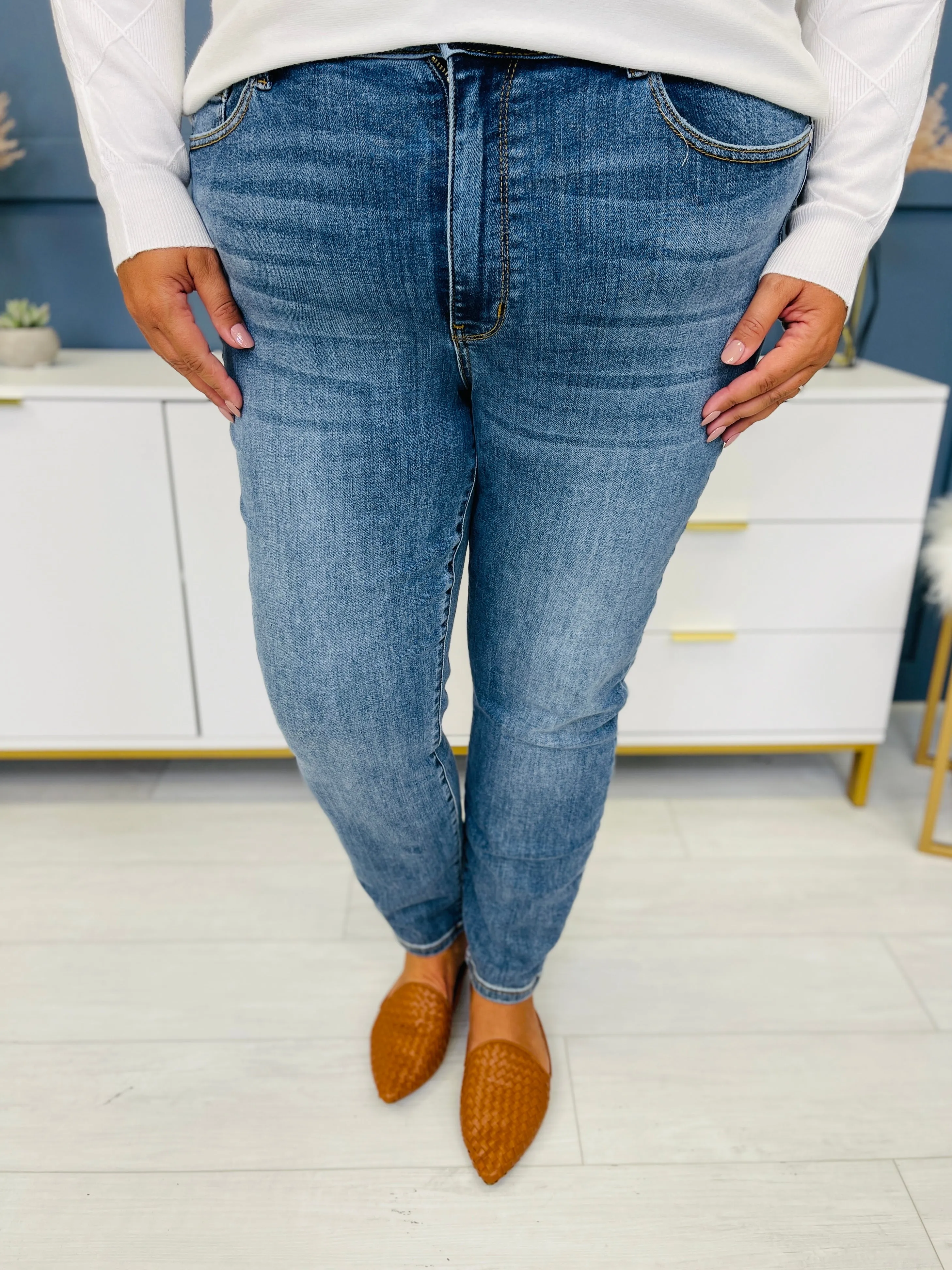 Judy Blue Plus/Reg Instant Classic Midrise Slim Fit Jeans RESTOCK!