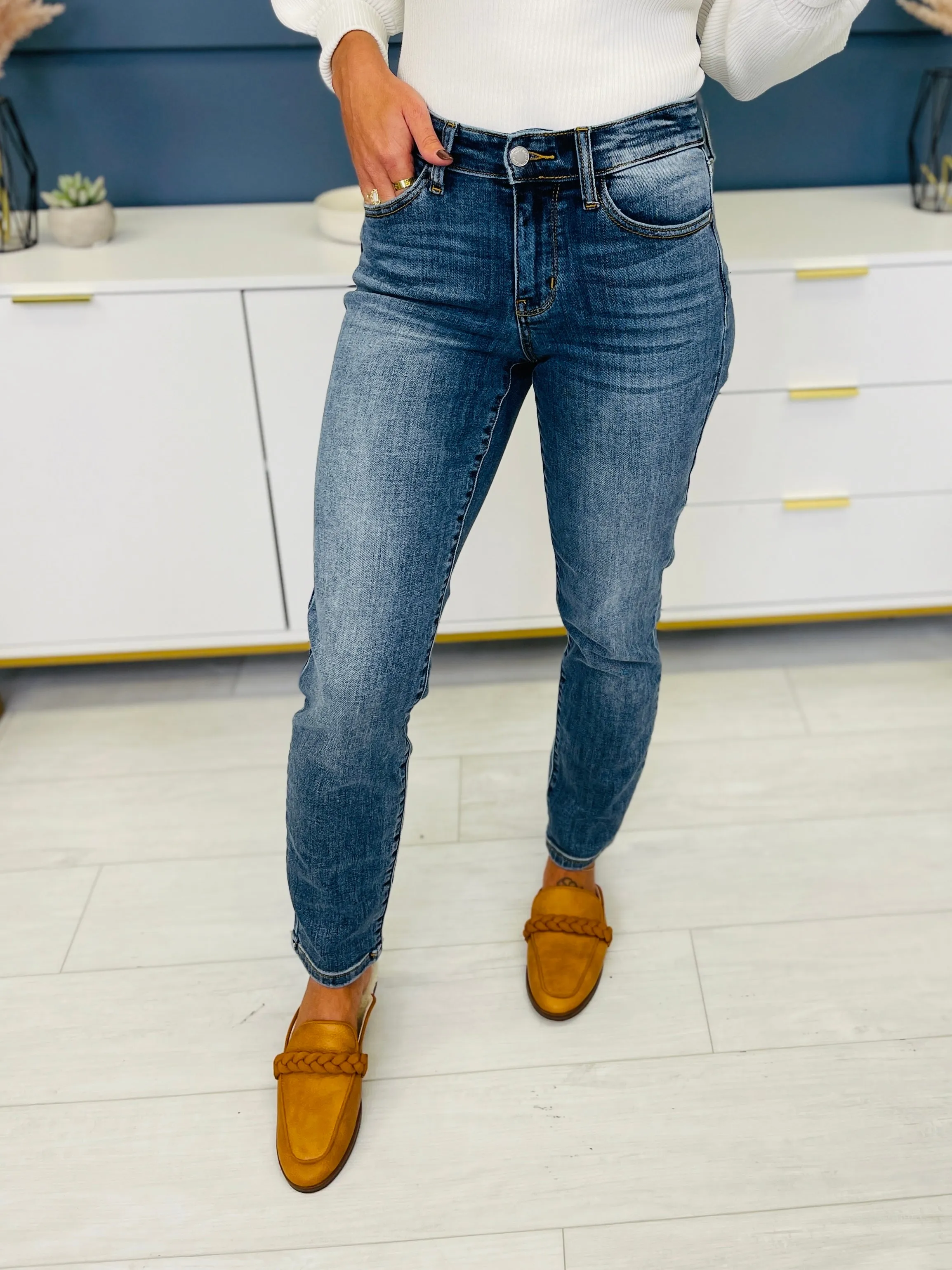 Judy Blue Plus/Reg Instant Classic Midrise Slim Fit Jeans RESTOCK!