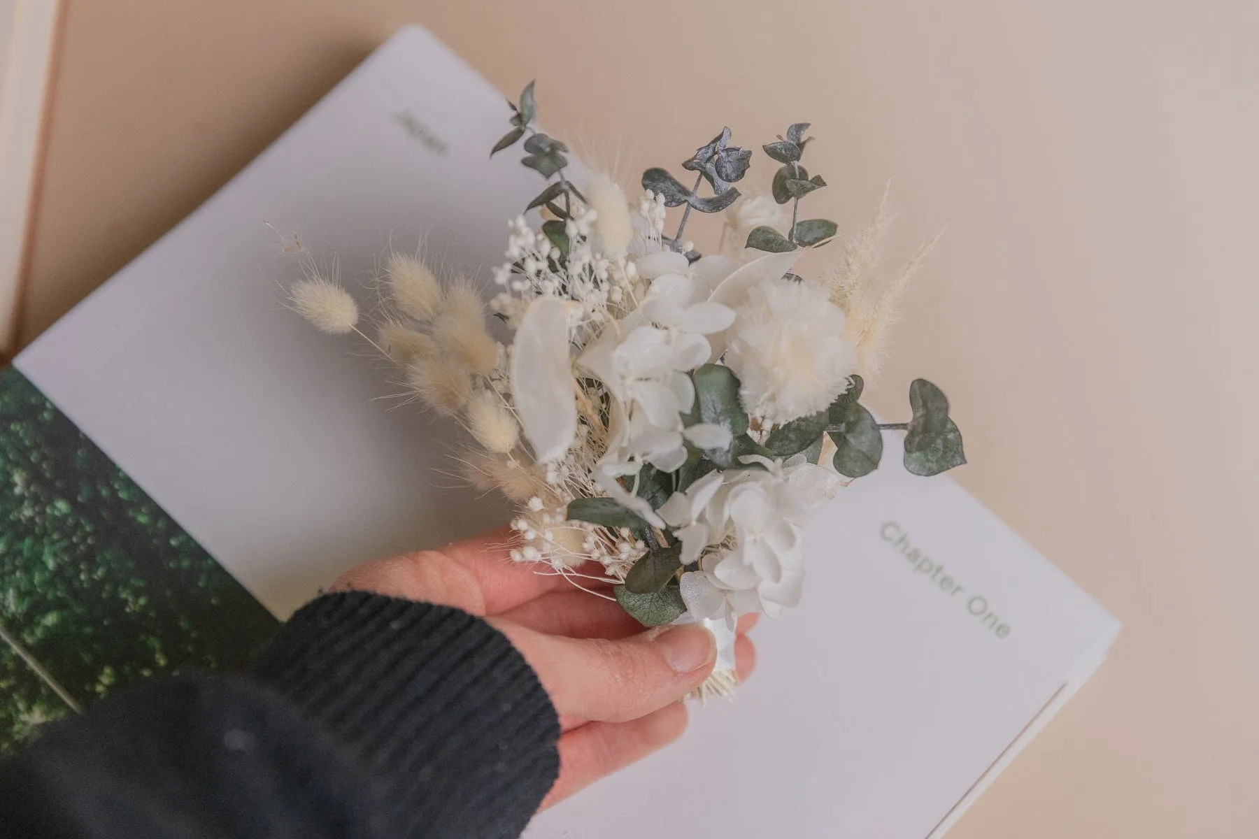 White Hydrangea & Eucalyptus Boutonnieres / Lapel Pin For Men / Groom Pin / Boho Boutonniere / Groom Boutonniere