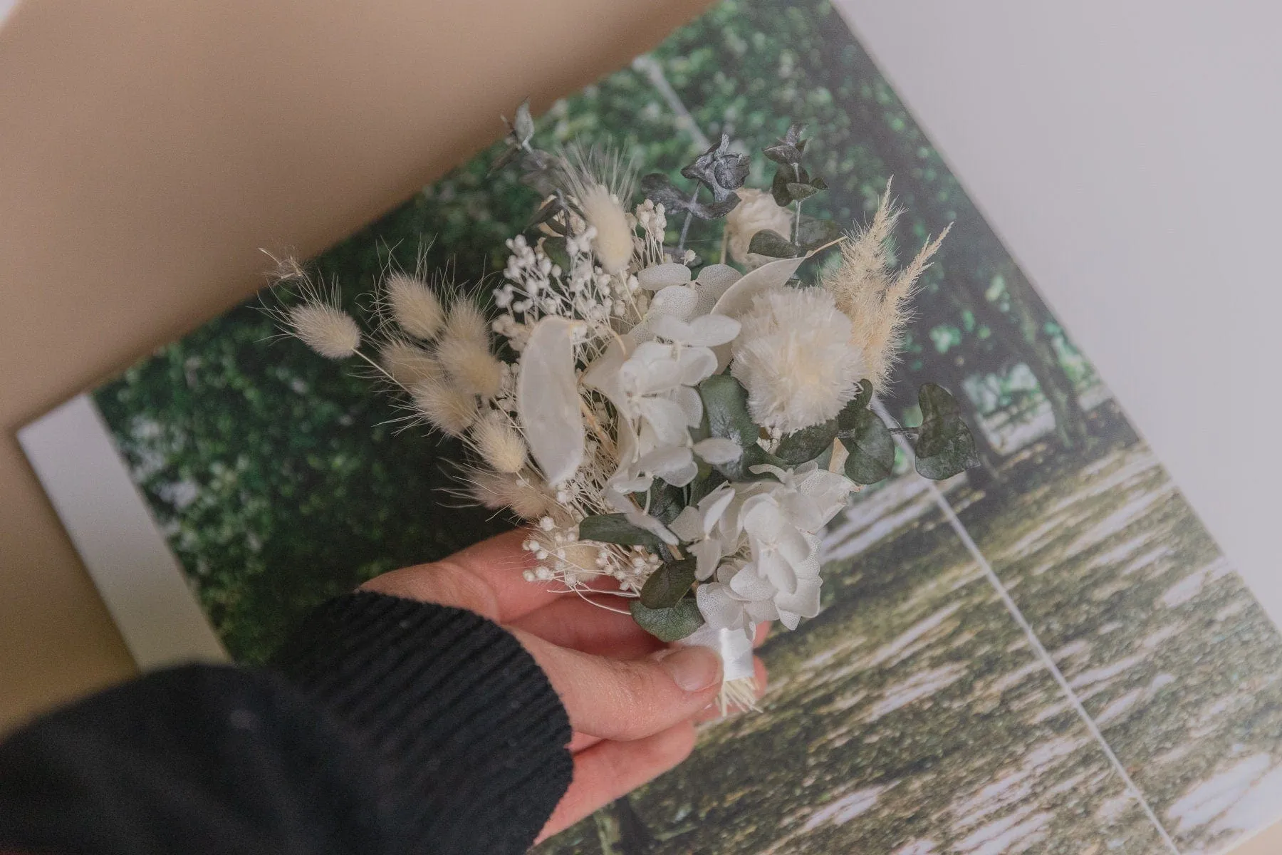 White Hydrangea & Eucalyptus Boutonnieres / Lapel Pin For Men / Groom Pin / Boho Boutonniere / Groom Boutonniere