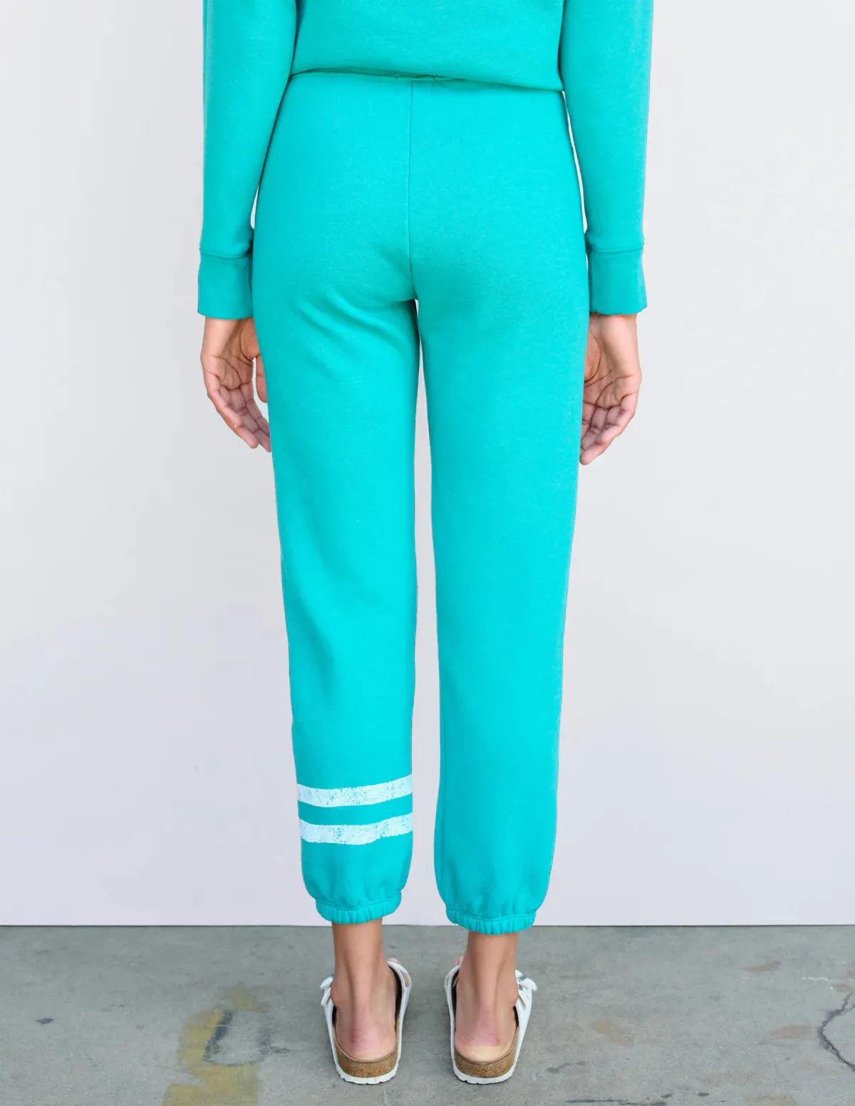 WOMEN'S STRIPES LOGO JOGGER IN TEAL